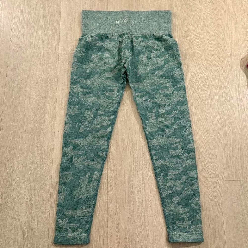 NVGTN Camo Seamless Leggings Color: Forest Green Size: L